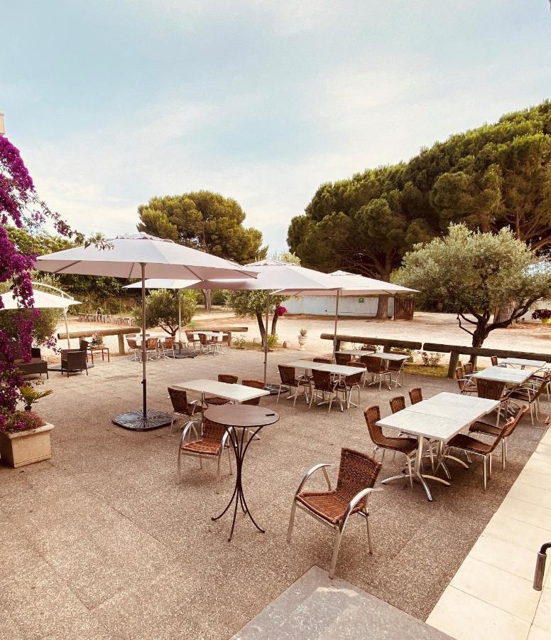 Hôtel Restaurant La Plage Port-Saint-Louis-du-Rhône Exterior foto