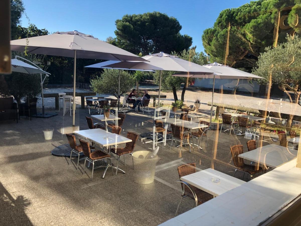 Hôtel Restaurant La Plage Port-Saint-Louis-du-Rhône Exterior foto